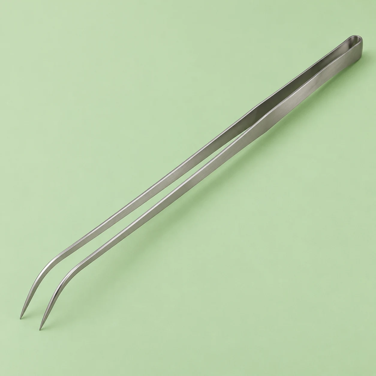 Curved planting tweezers